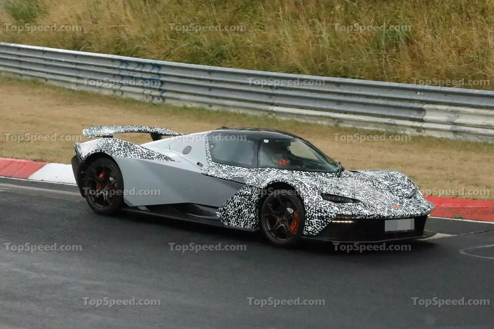 NOVO KTM X-BOW GT-XR COM MOTOR DO AUDI RS 3 SENDO AJUSTADO EM NÜRBURGRING, foto 3