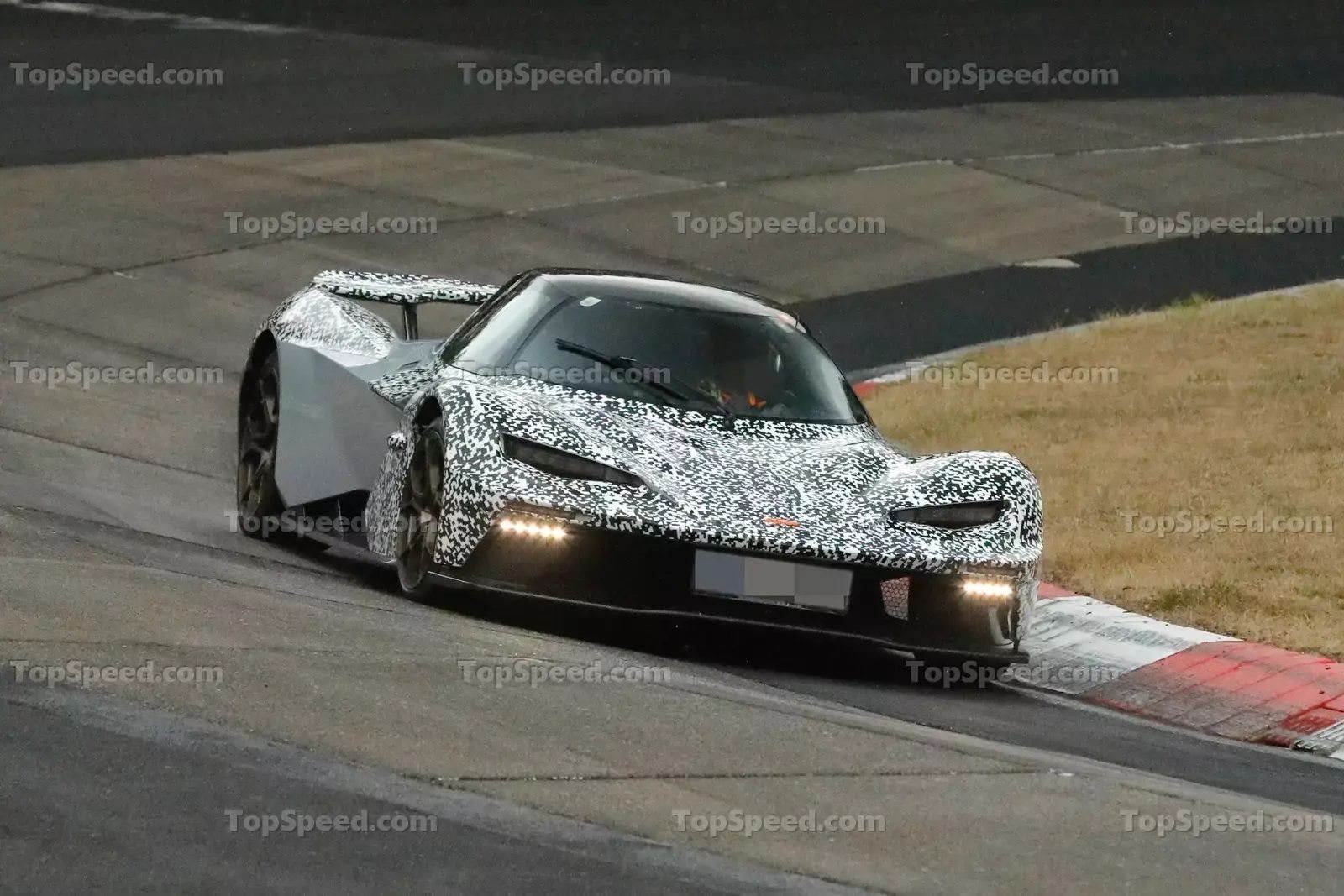 NOVO KTM X-BOW GT-XR COM MOTOR DO AUDI RS 3 SENDO AJUSTADO EM NÜRBURGRING, foto 4