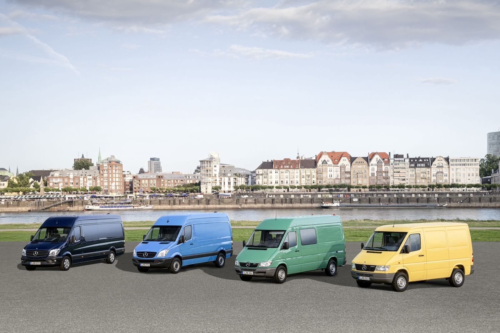 MERCEDES-BENZ SPRINTER COMEMORA 25 ANOS DE SUCESSO NO BRASIL, foto 2