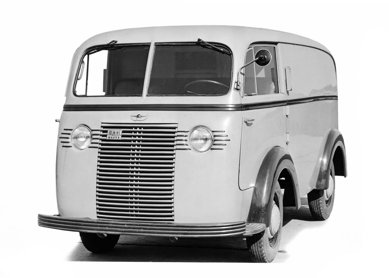 REENCONTRADAS FOTOGRAFIAS DE UMA VAN OPEL BLITZ HÁ MUITO TEMPO PERDIDA, foto 1