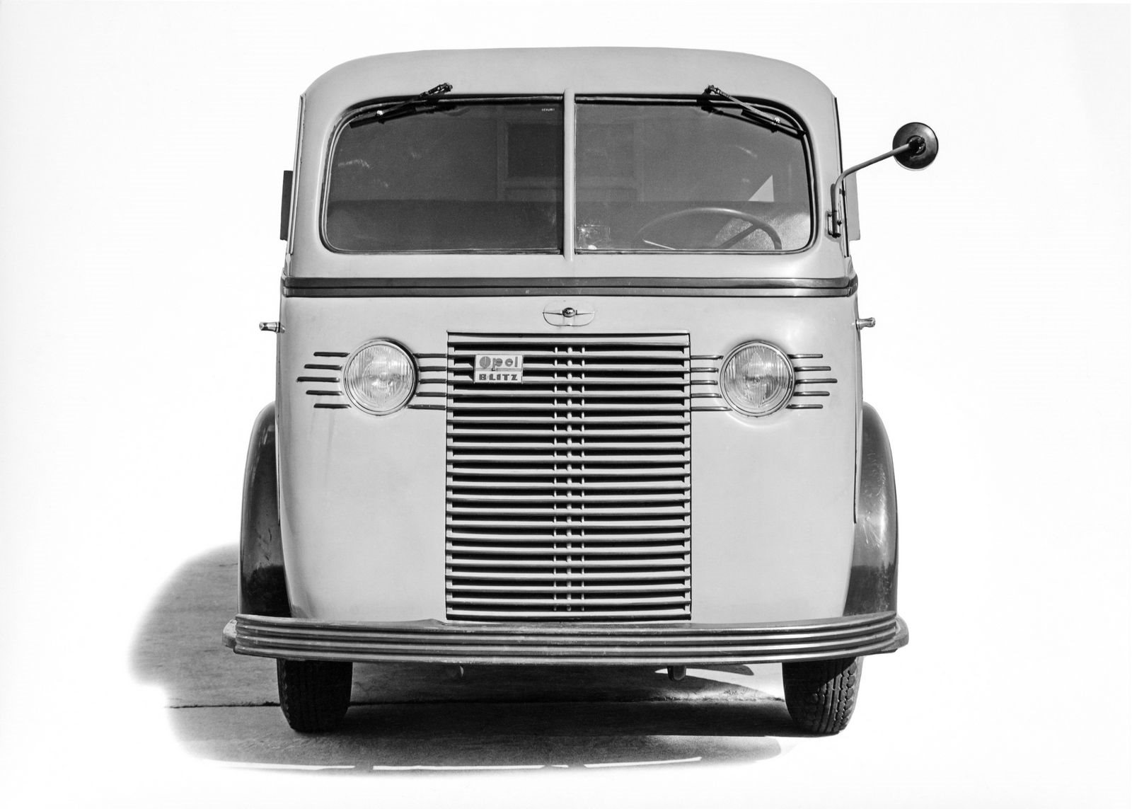 REENCONTRADAS FOTOGRAFIAS DE UMA VAN OPEL BLITZ HÁ MUITO TEMPO PERDIDA, foto 2