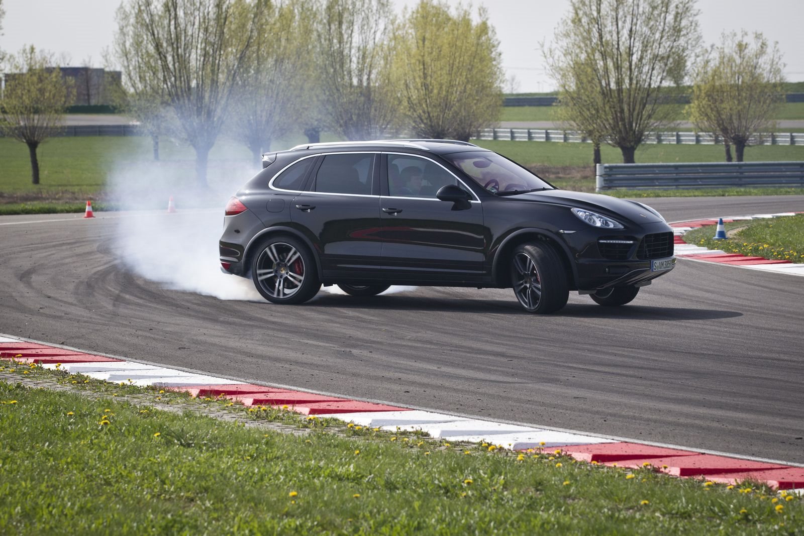 UMA NOVA GERAÇÃO: COMO O PORSCHE CAYENNE TORNOU-SE AINDA MAIS ESPORTIVO, foto 7