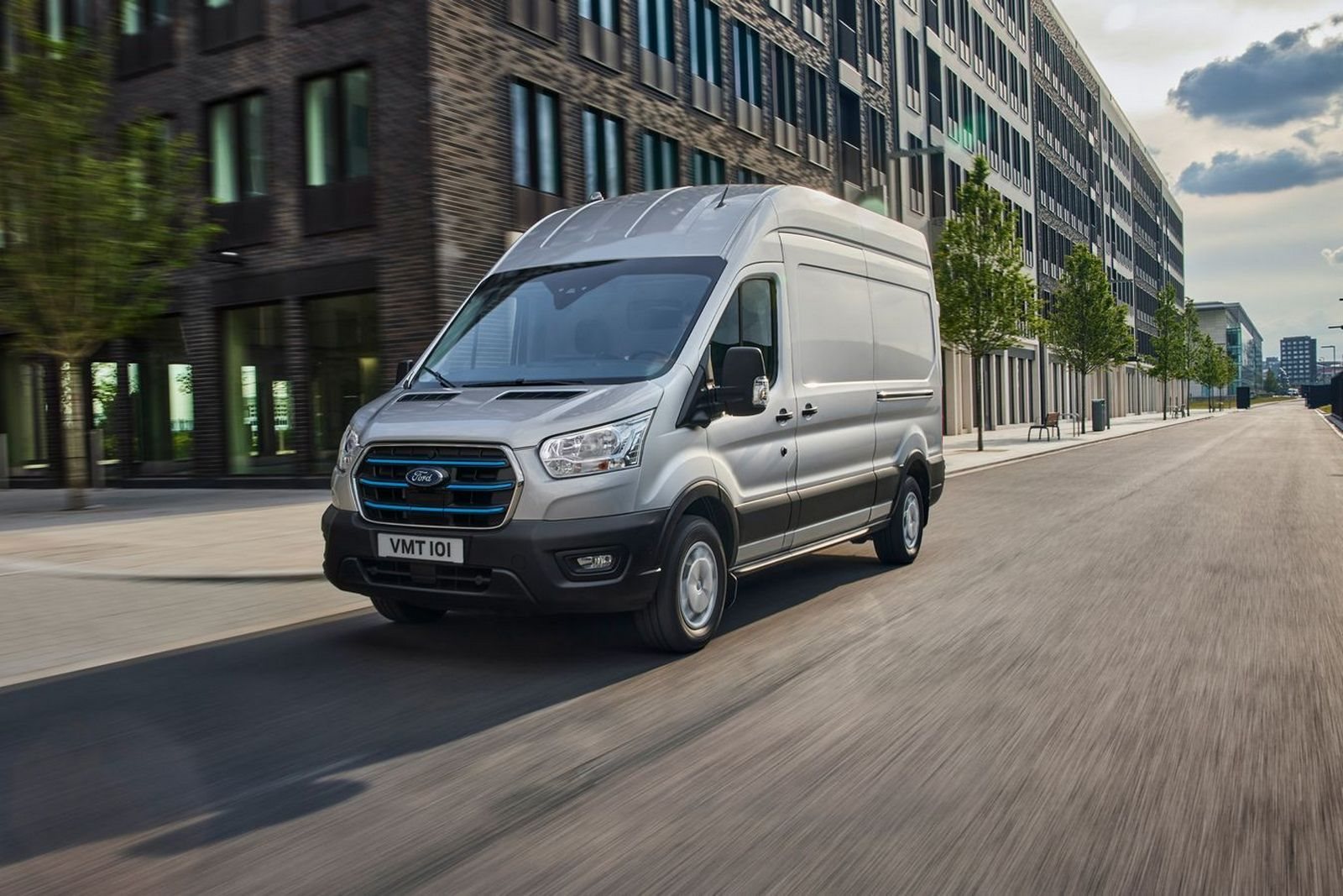 FORD TRANSIT CHEGA A 1.000 UNIDADES VENDIDAS NO BRASIL, foto 1
