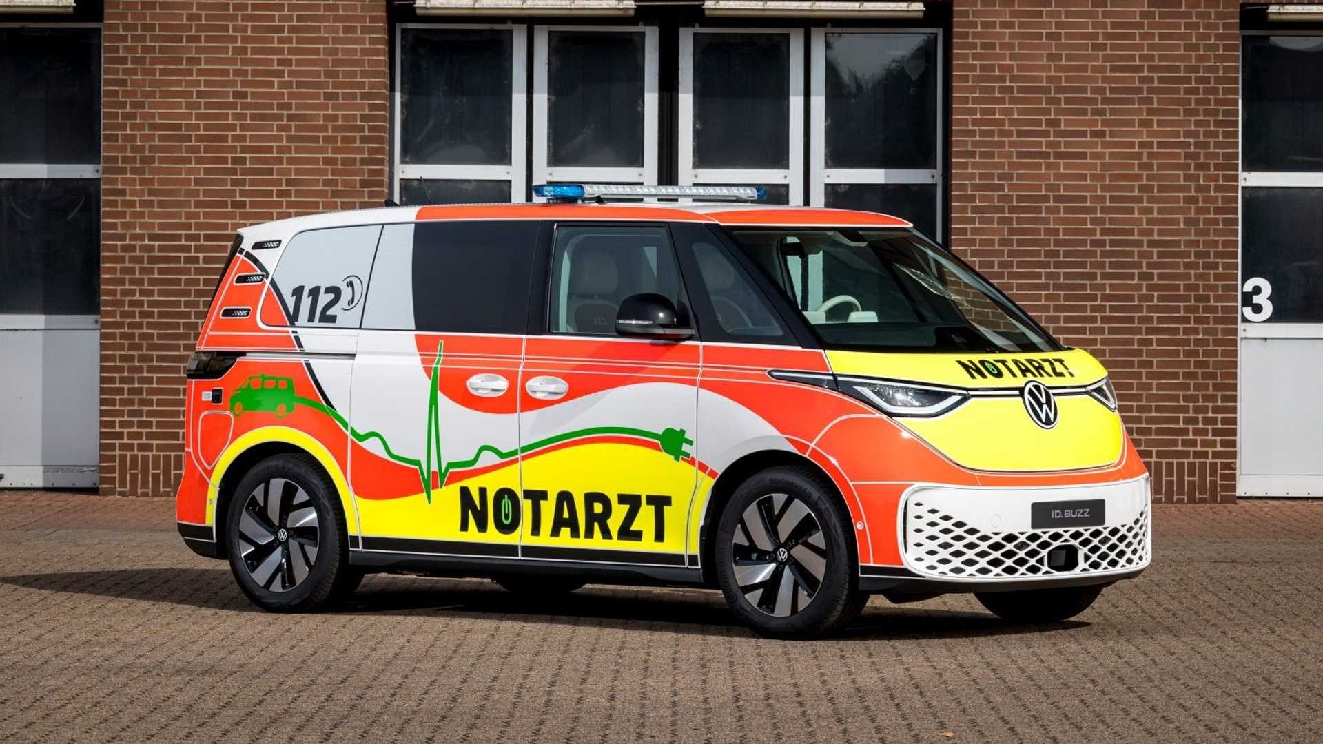 VOLKSWAGEN ID. BUZZ SE CONVERTE EM UM ESTILOSO VEÍCULO ELÉTRICO DE EMERGÊNCIA EM HANOVER, foto 2