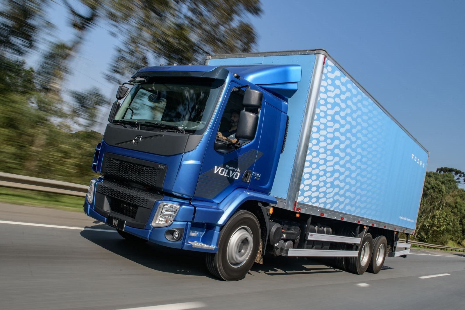 LINHA VM EURO 6 TRAZ NOVO MOTOR VOLVO, COM MAIS POTÊNCIA E ATÉ 10% MAIS ECONÔMICO, foto 1
