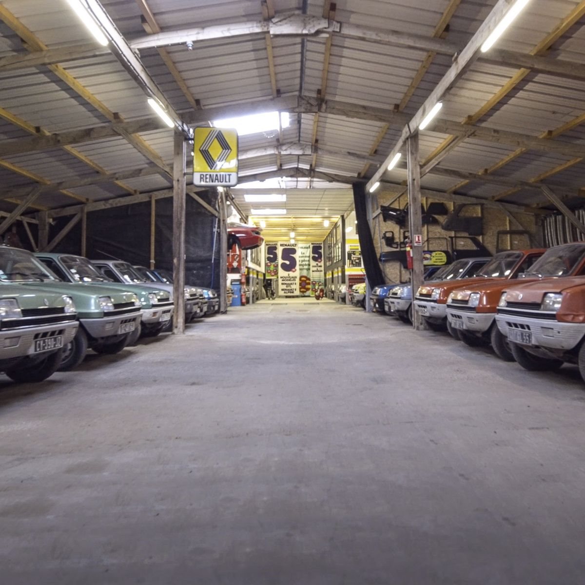 ENCONTRO DE COLECIONADORES APAIXONADOS PELO RENAULT 5 DESPERTA LEMBRANÇAS EM EVENTO NA FRANÇA, foto 4