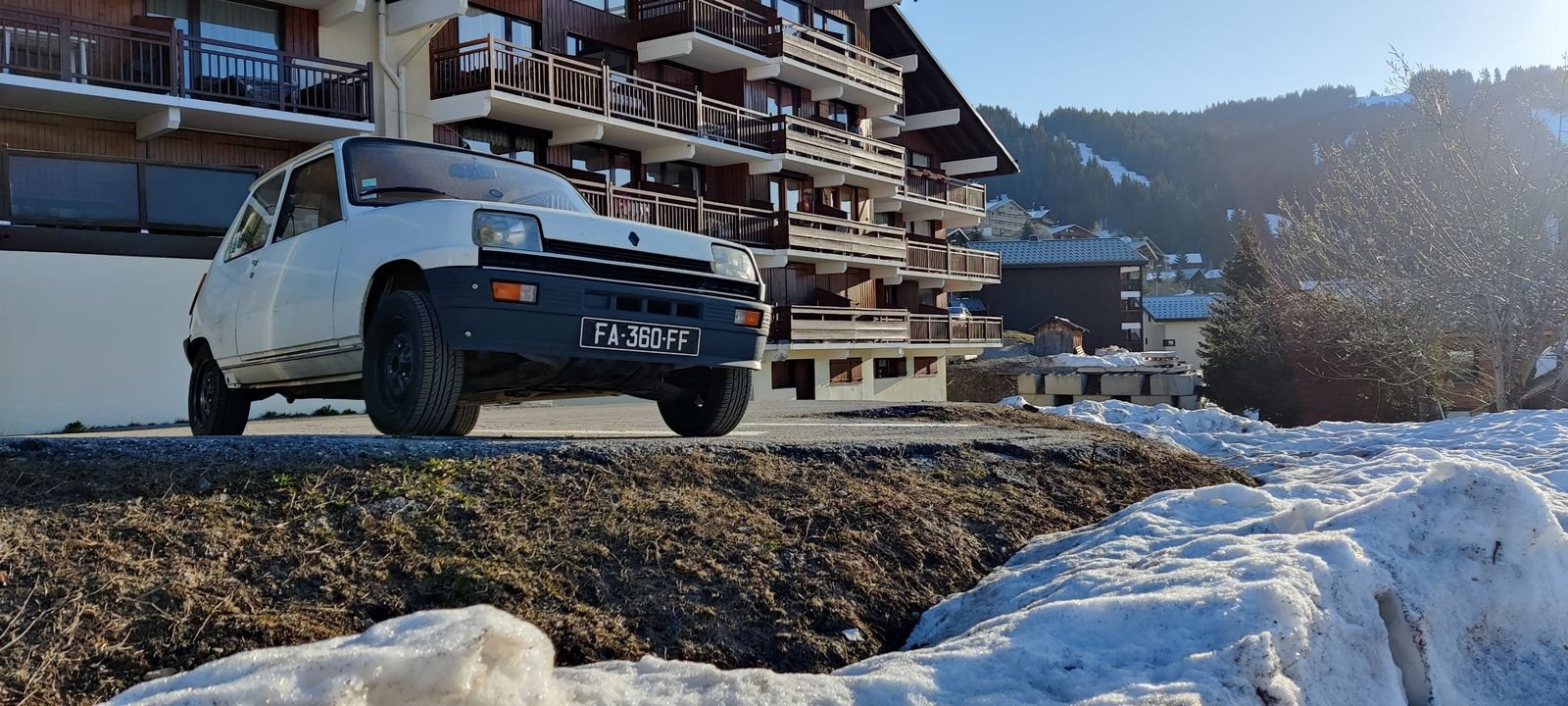 ENCONTRO DE COLECIONADORES APAIXONADOS PELO RENAULT 5 DESPERTA LEMBRANÇAS EM EVENTO NA FRANÇA, foto 16