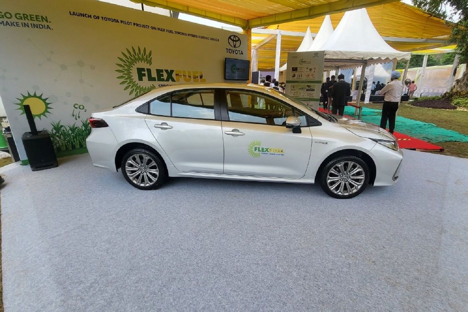 COROLLA SEDAN HÍBRIDO FLEX É APRESENTADO DURANTE LANÇAMENTO DO PROJETO PILOTO TOYOTA HYBRID FLEX TECHNOLOGY NA ÍNDIA, foto 1