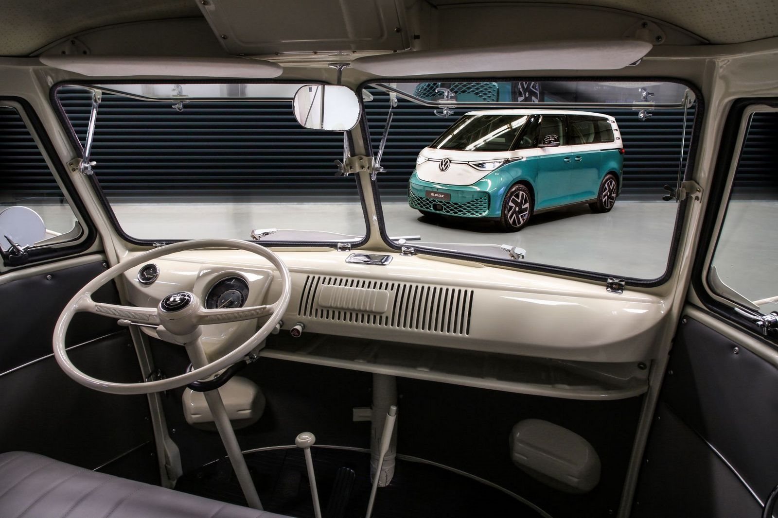 ID. BUZZ E KOMBI ‘CORUJINHA’ TÊM ENCONTRO HISTÓRICO NA FÁBRICA VOLKSWAGEN ANCHIETA, foto 2