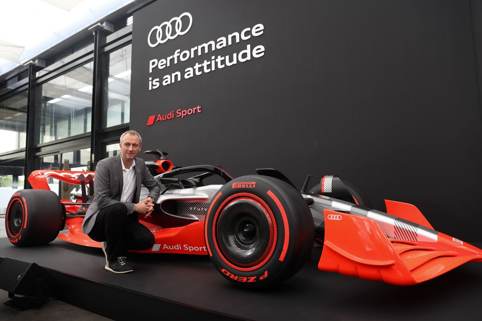 ADAM BAKER APRESENTA O PROJETO DA AUDI PARA A FÓRMULA 1 EM MADRID, foto 1