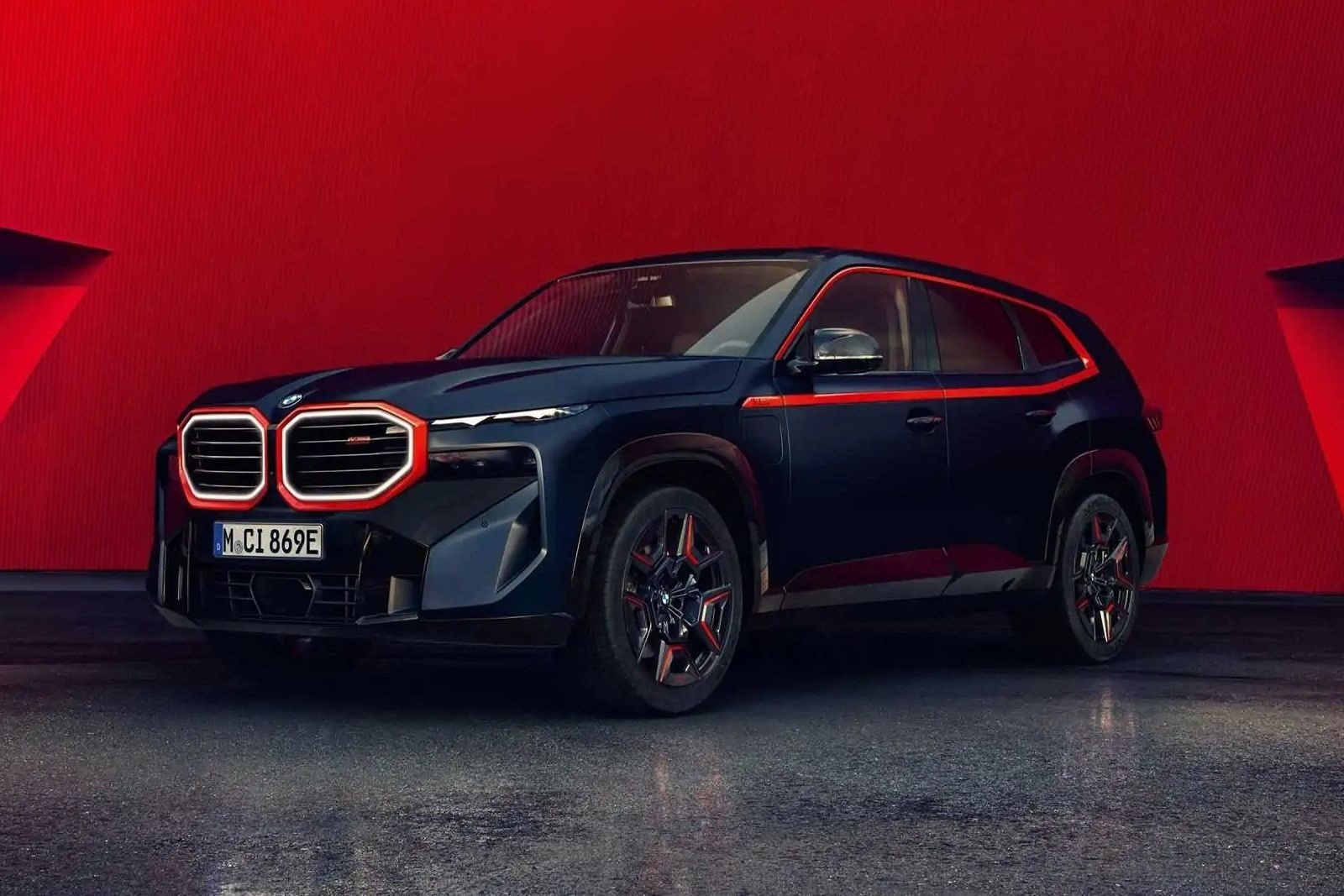 NOVO BMW XM LABEL RED CHEGARÁ EM 2023 COM 750 CV E TECNOLOGIA PHEV, foto 1