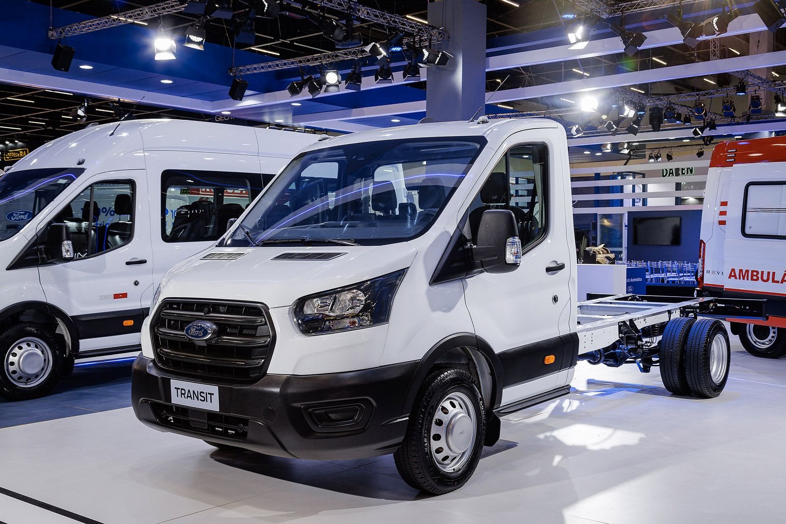 FORD APRESENTA TRÊS NOVOS MODELOS DA TRANSIT NA FENATRAN, foto 3