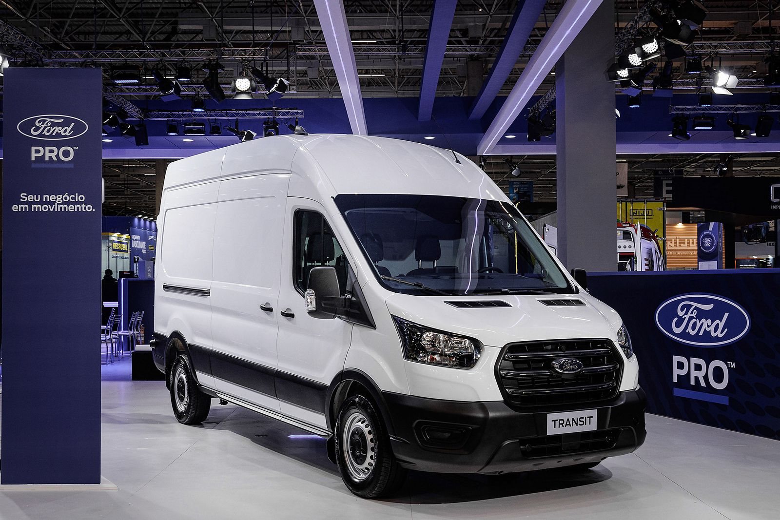 FORD APRESENTA TRÊS NOVOS MODELOS DA TRANSIT NA FENATRAN, foto 4