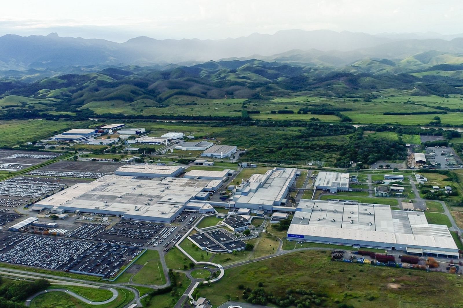 HISTÓRIA DA FÁBRICA DE PORTO REAL TEVE INÍCIO HÁ 25 ANOS: RELEMBRE A JORNADA QUE LEVOU À PRODUÇÃO DO 206, O PRIMEIRO PEUGEOT BRASILEIRO, foto 1