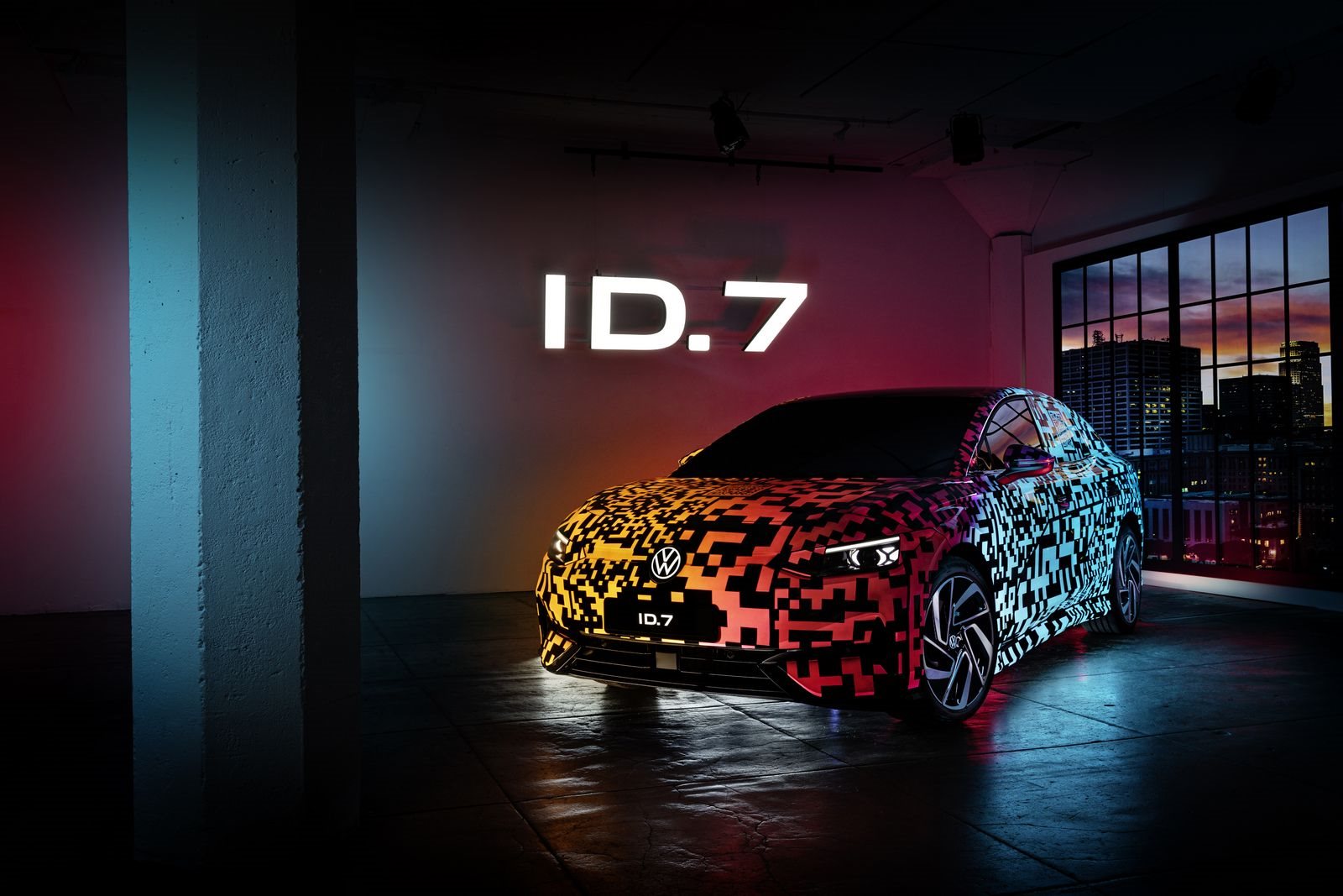 RUMO À ESTREIA MUNDIAL: PRIMEIRA APARIÇÃO DO NOVO SEDAN ID.7 COM CAMUFLAGEM DIGITAL, foto 2