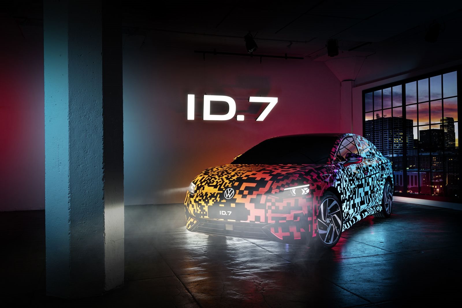 RUMO À ESTREIA MUNDIAL: PRIMEIRA APARIÇÃO DO NOVO SEDAN ID.7 COM CAMUFLAGEM DIGITAL, foto 3