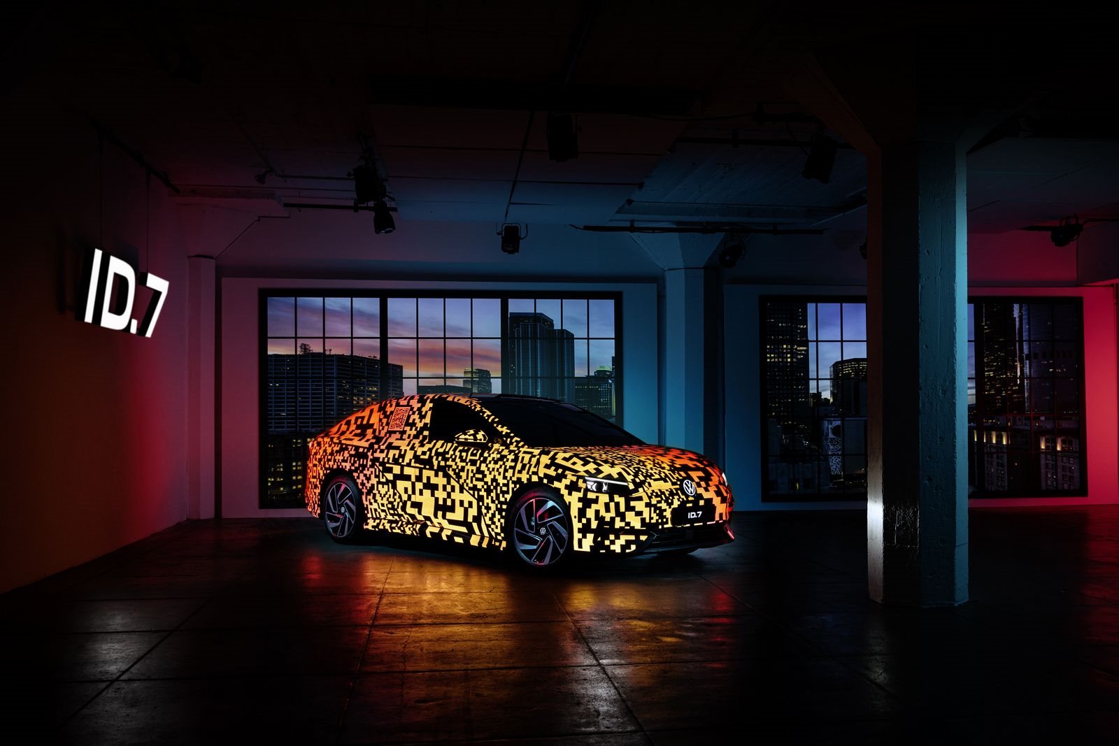RUMO À ESTREIA MUNDIAL: PRIMEIRA APARIÇÃO DO NOVO SEDAN ID.7 COM CAMUFLAGEM DIGITAL, foto 4