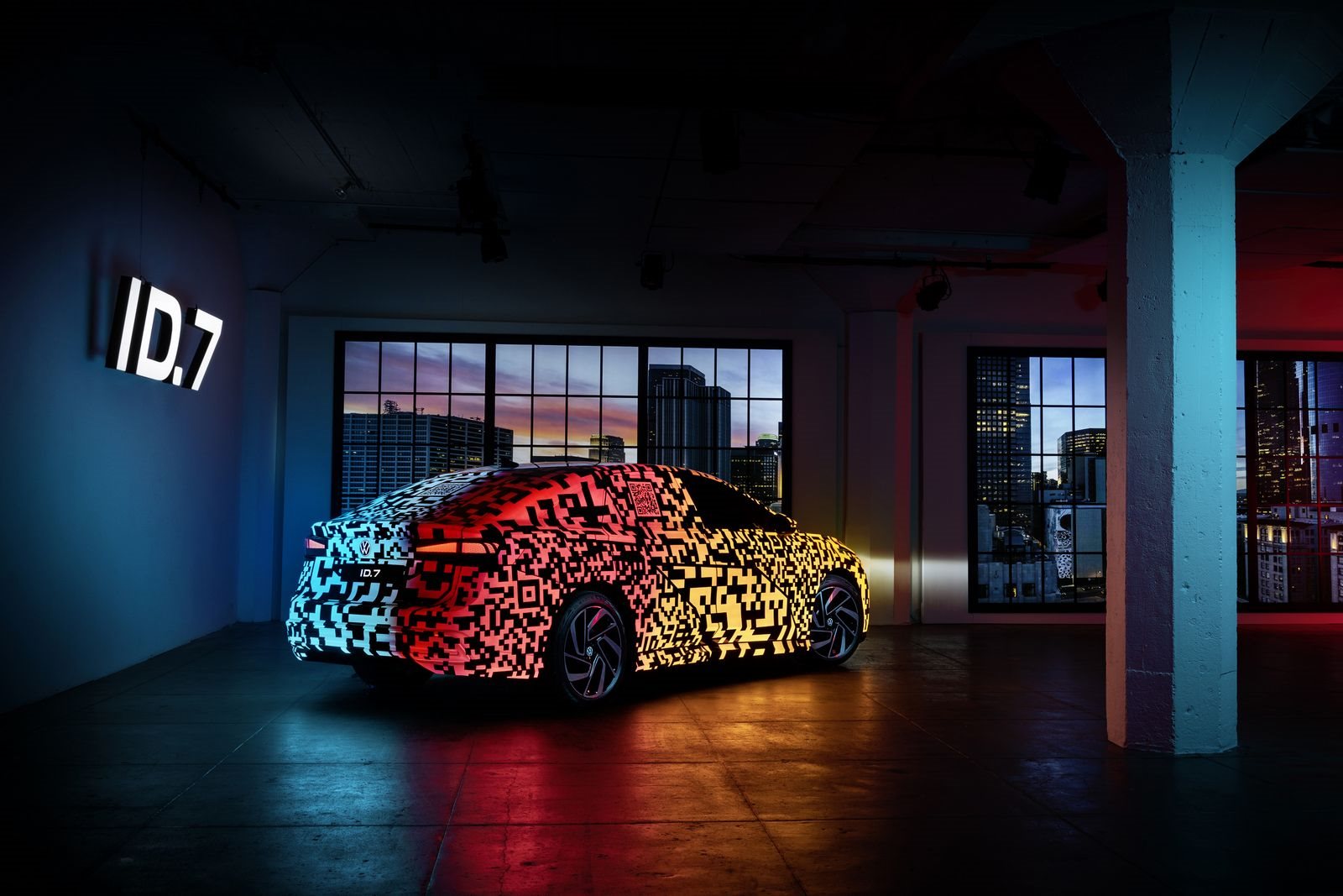RUMO À ESTREIA MUNDIAL: PRIMEIRA APARIÇÃO DO NOVO SEDAN ID.7 COM CAMUFLAGEM DIGITAL, foto 5