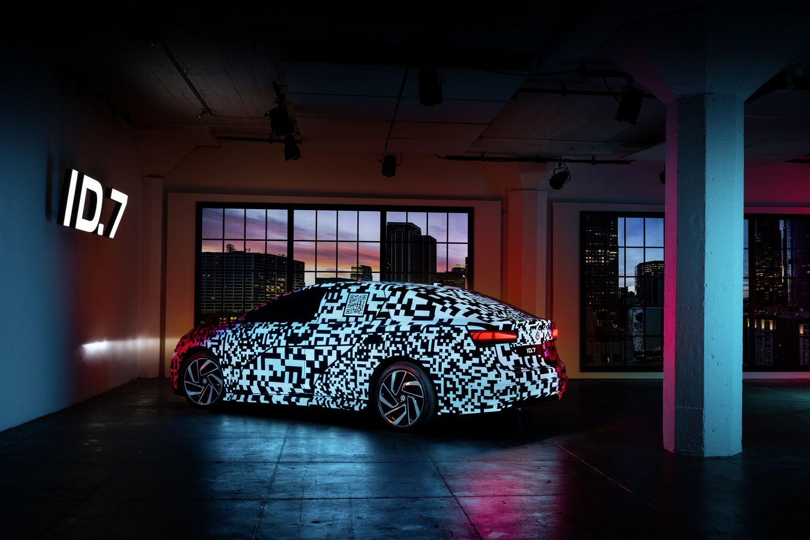 RUMO À ESTREIA MUNDIAL: PRIMEIRA APARIÇÃO DO NOVO SEDAN ID.7 COM CAMUFLAGEM DIGITAL, foto 6