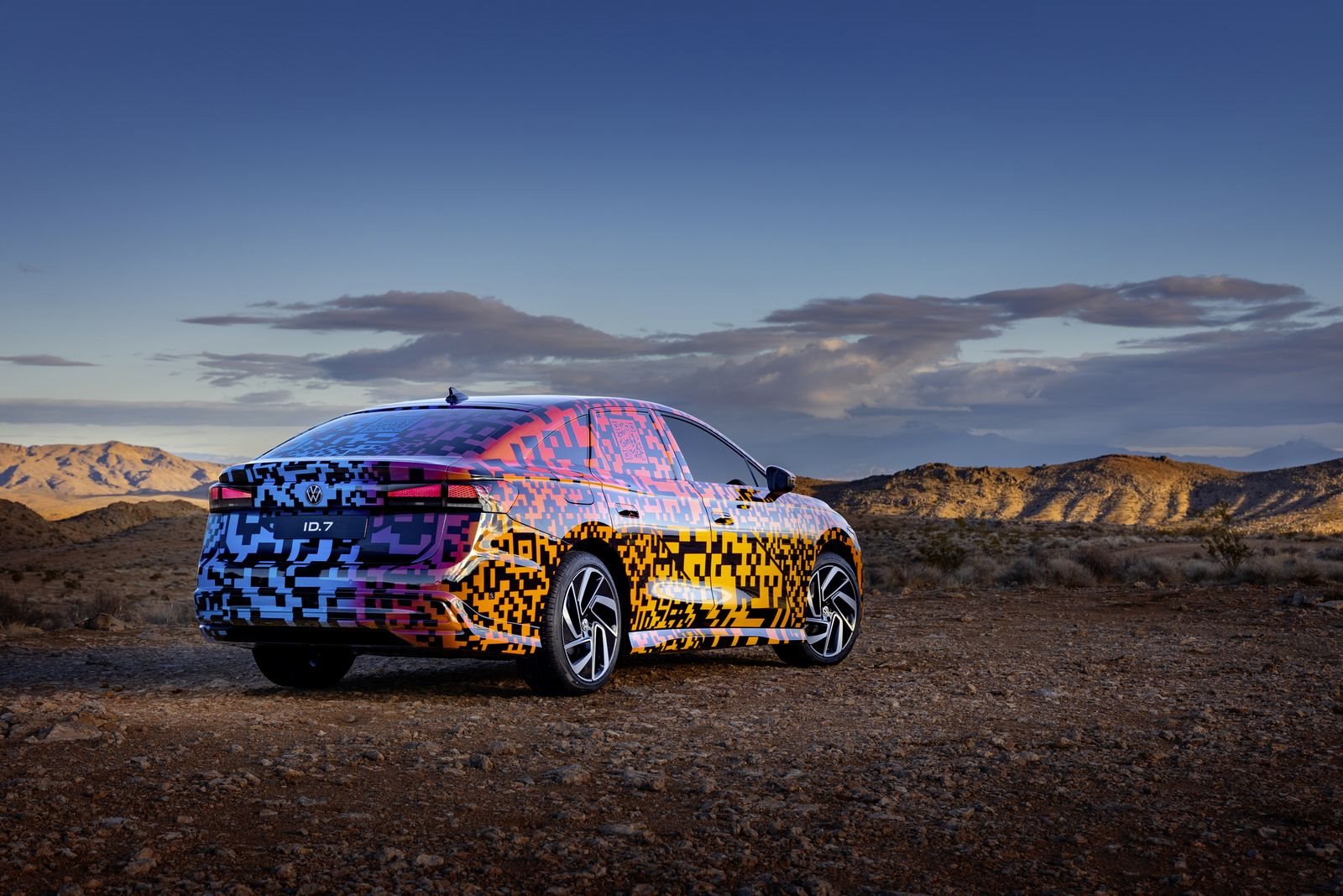 RUMO À ESTREIA MUNDIAL: PRIMEIRA APARIÇÃO DO NOVO SEDAN ID.7 COM CAMUFLAGEM DIGITAL, foto 8