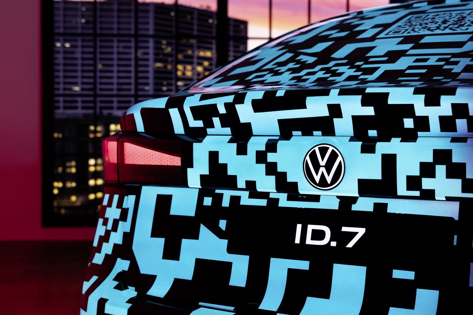 RUMO À ESTREIA MUNDIAL: PRIMEIRA APARIÇÃO DO NOVO SEDAN ID.7 COM CAMUFLAGEM DIGITAL, foto 11