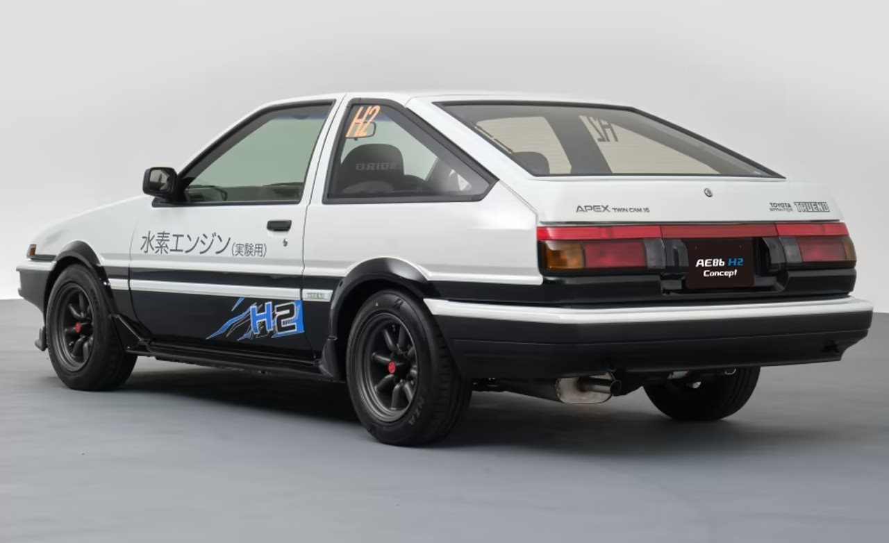 O CLÁSSICO TOYOTA COROLLA AE86 RECEBE UM MOTOR ELÉTRICO E OUTRO A HIDROGÊNIO, foto 2