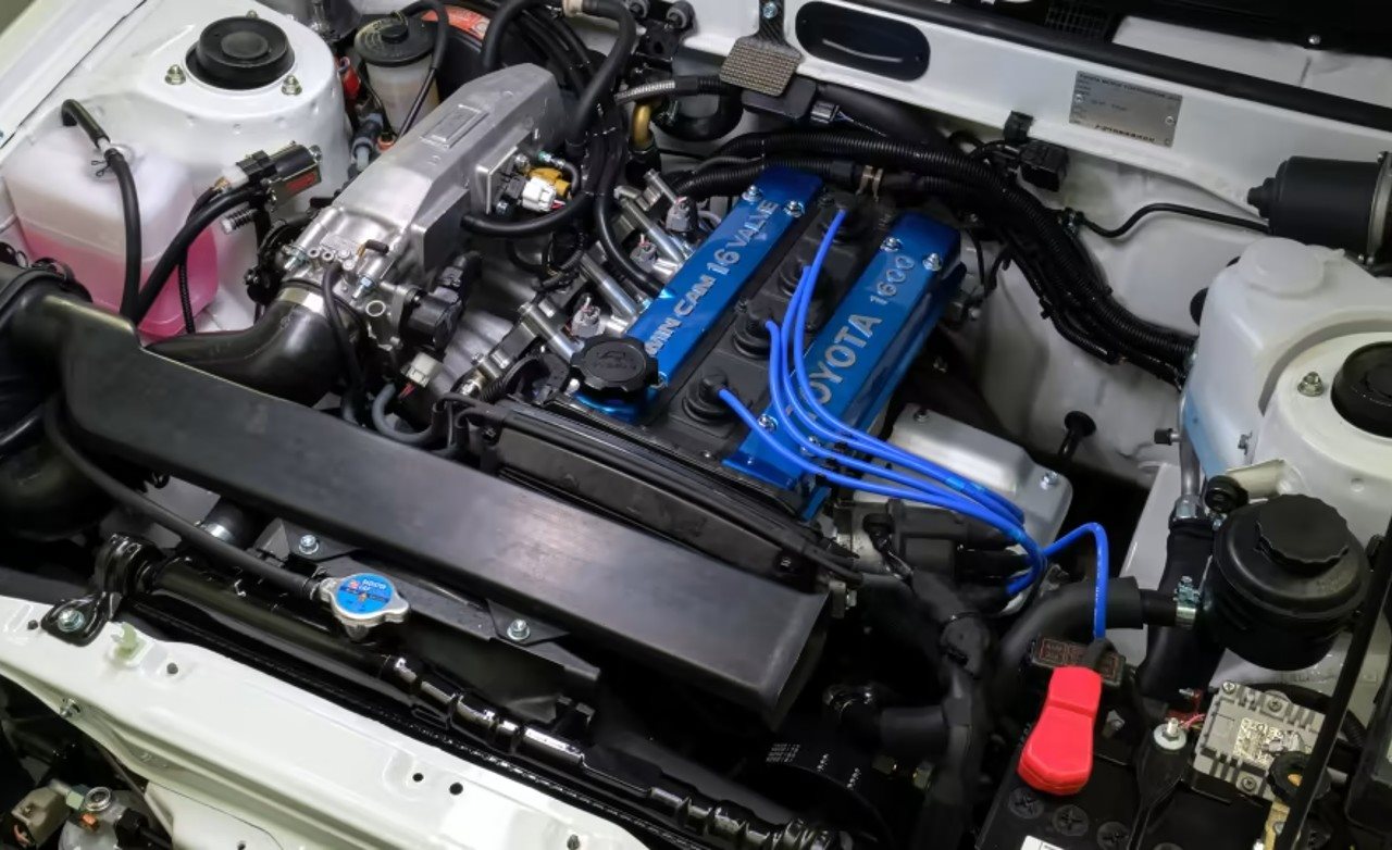 O CLÁSSICO TOYOTA COROLLA AE86 RECEBE UM MOTOR ELÉTRICO E OUTRO A HIDROGÊNIO, foto 5