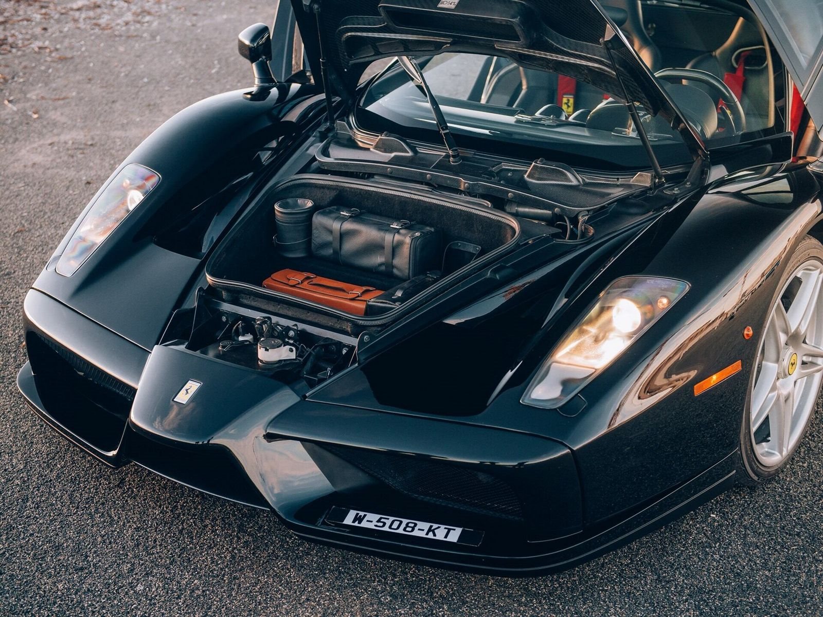 ESTE IMPECÁVEL FERRARI ENZO DE 2003 COM APENAS 17.000 KM SERÁ LEILOADO EM PARIS, foto 15