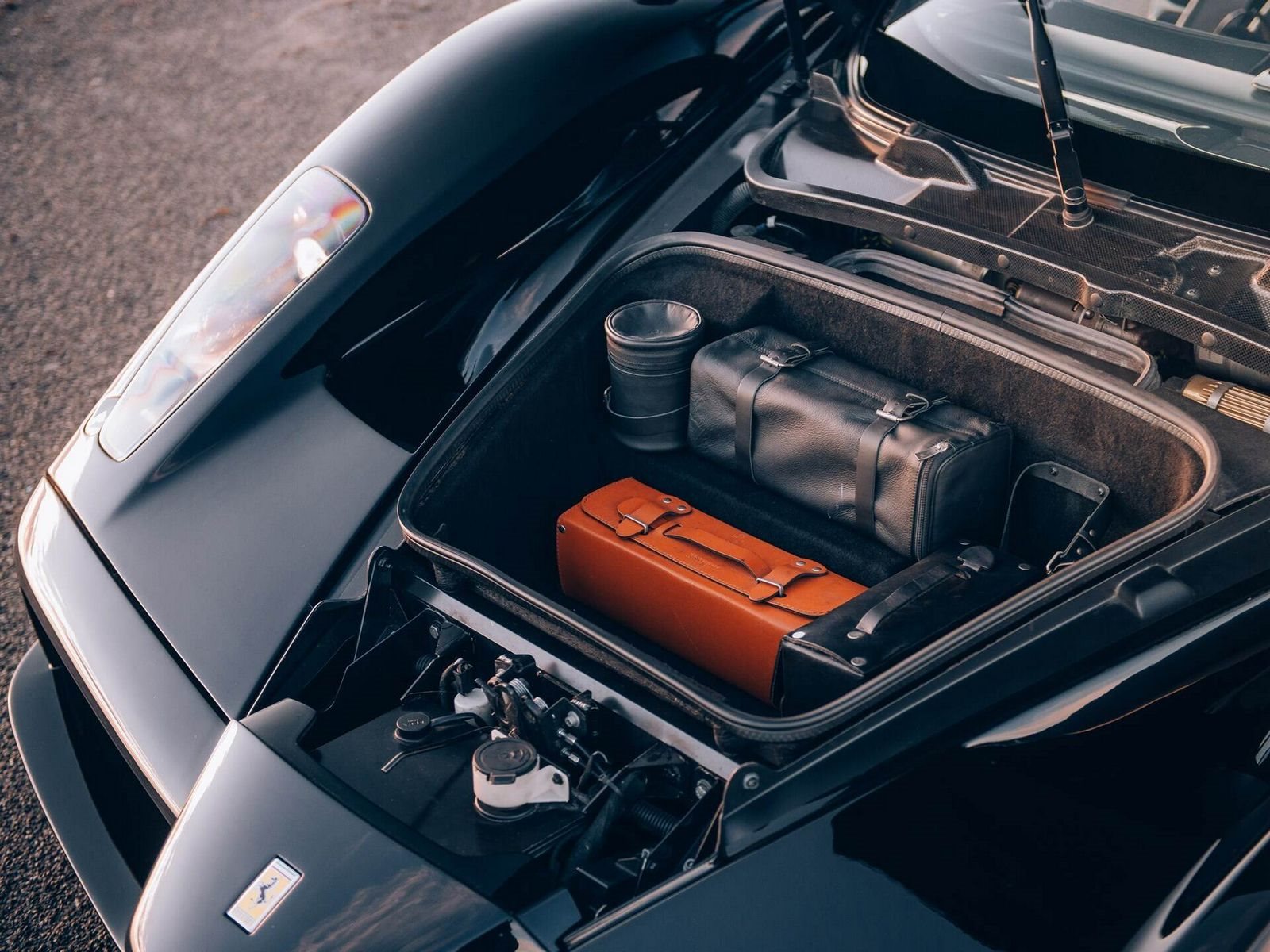 ESTE IMPECÁVEL FERRARI ENZO DE 2003 COM APENAS 17.000 KM SERÁ LEILOADO EM PARIS, foto 16