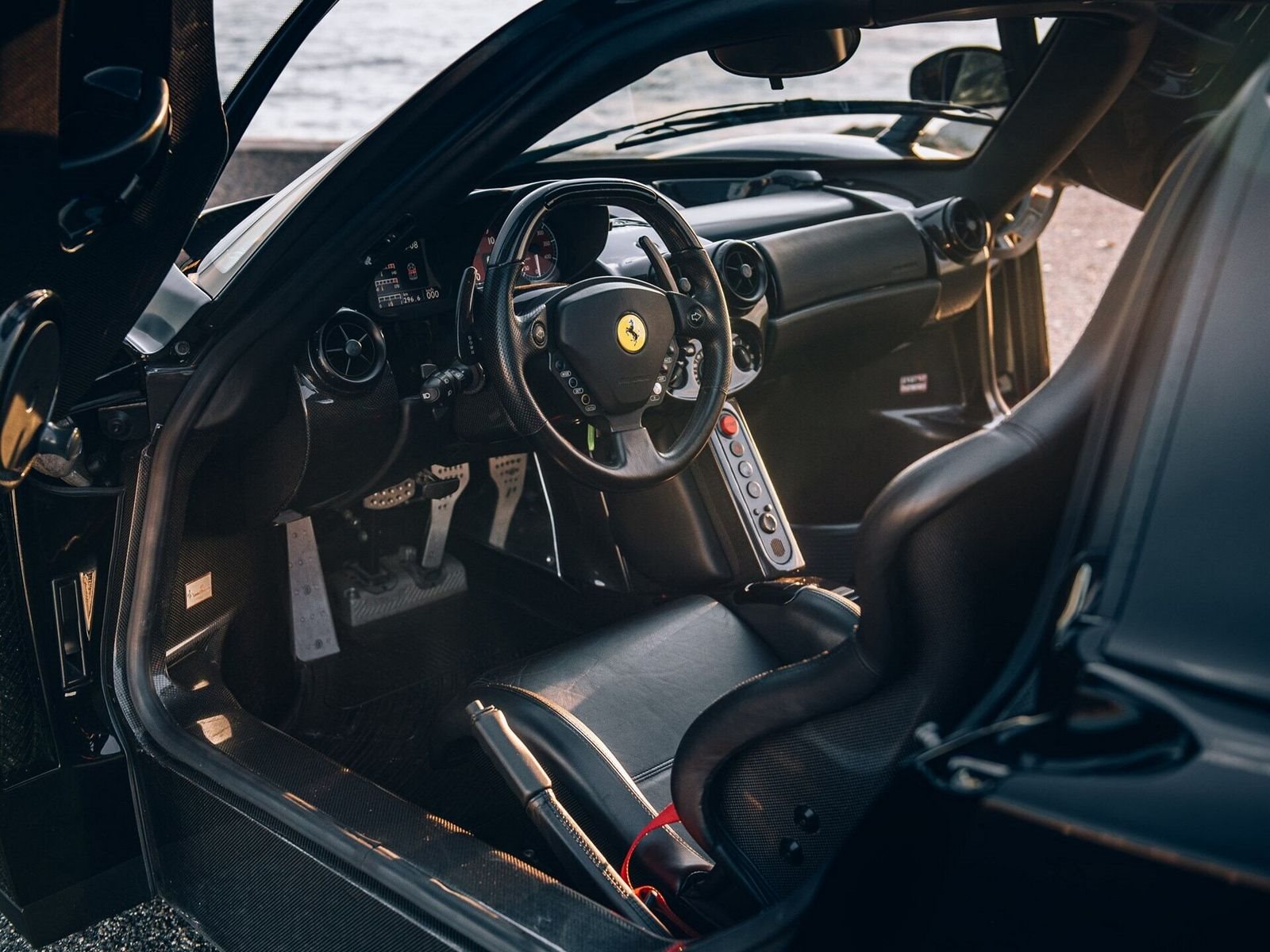 ESTE IMPECÁVEL FERRARI ENZO DE 2003 COM APENAS 17.000 KM SERÁ LEILOADO EM PARIS, foto 18