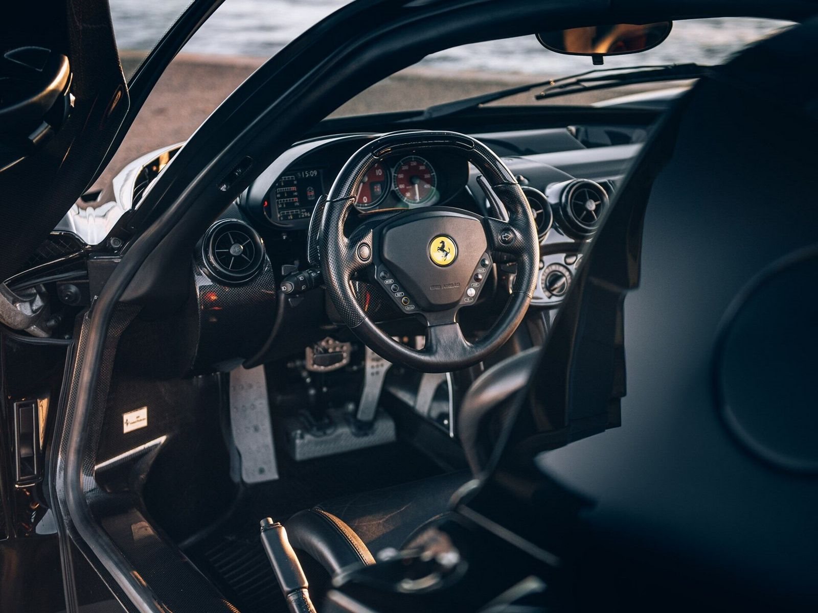ESTE IMPECÁVEL FERRARI ENZO DE 2003 COM APENAS 17.000 KM SERÁ LEILOADO EM PARIS, foto 24