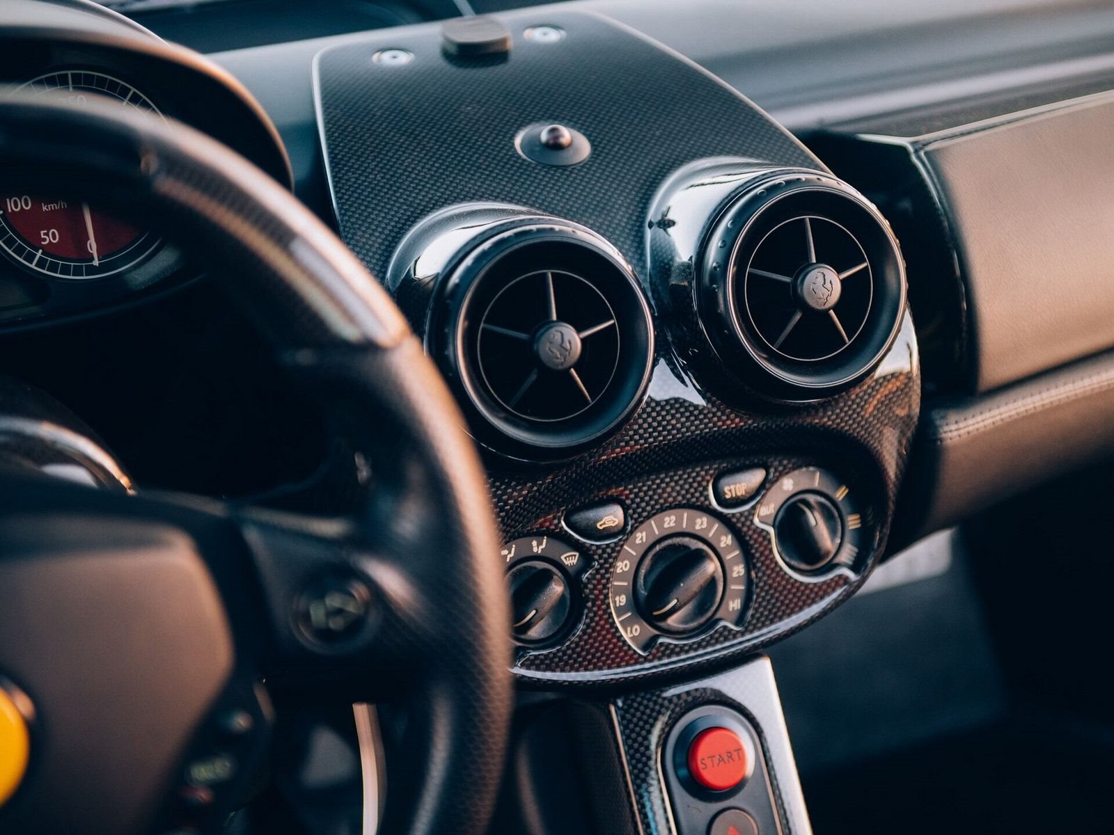 ESTE IMPECÁVEL FERRARI ENZO DE 2003 COM APENAS 17.000 KM SERÁ LEILOADO EM PARIS, foto 30