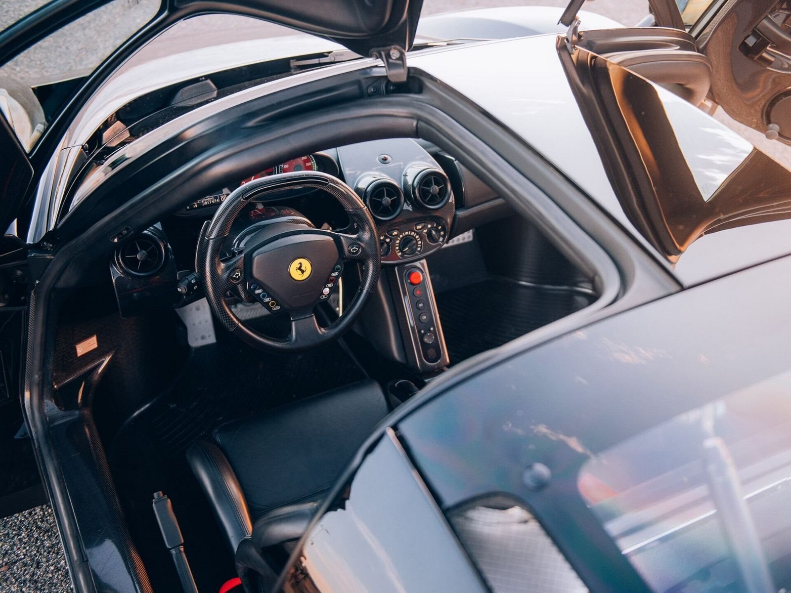 ESTE IMPECÁVEL FERRARI ENZO DE 2003 COM APENAS 17.000 KM SERÁ LEILOADO EM PARIS, foto 36