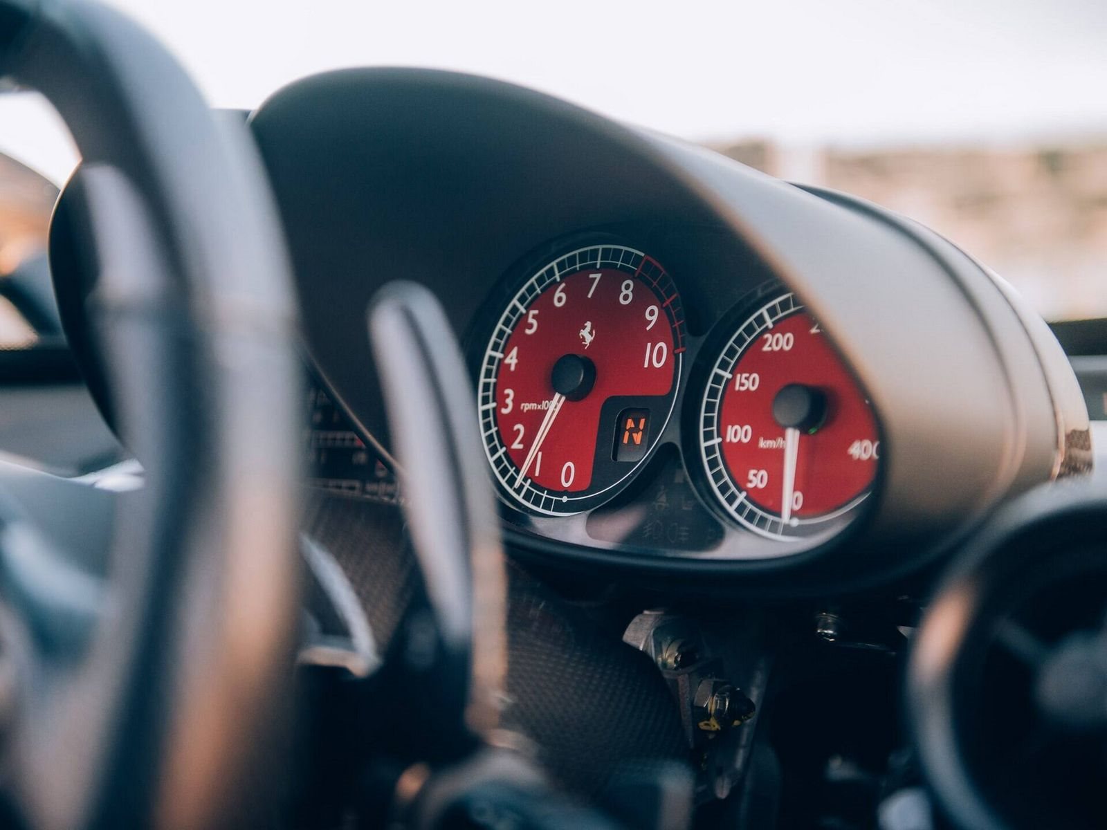 ESTE IMPECÁVEL FERRARI ENZO DE 2003 COM APENAS 17.000 KM SERÁ LEILOADO EM PARIS, foto 38