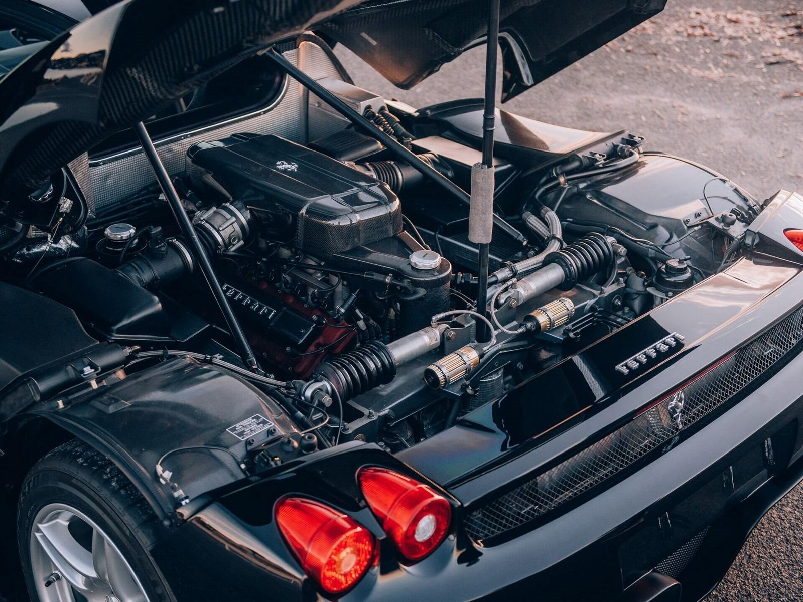 ESTE IMPECÁVEL FERRARI ENZO DE 2003 COM APENAS 17.000 KM SERÁ LEILOADO EM PARIS, foto 40