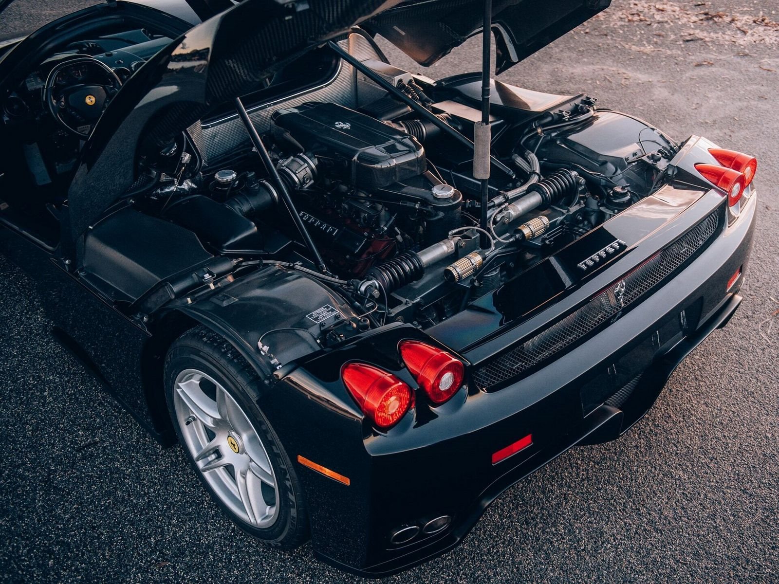 ESTE IMPECÁVEL FERRARI ENZO DE 2003 COM APENAS 17.000 KM SERÁ LEILOADO EM PARIS, foto 43