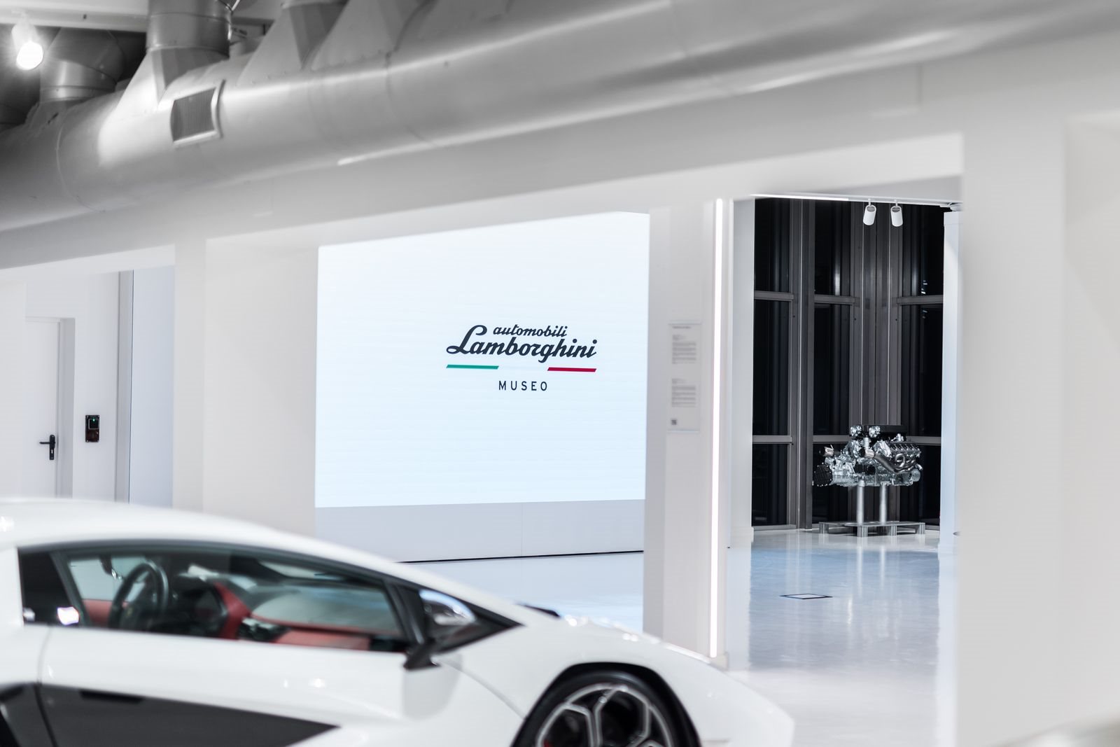 O REMODELADO MUSEU LAMBORGHINI REABRE PARA O 60º ANIVERSÁRIO, foto 26