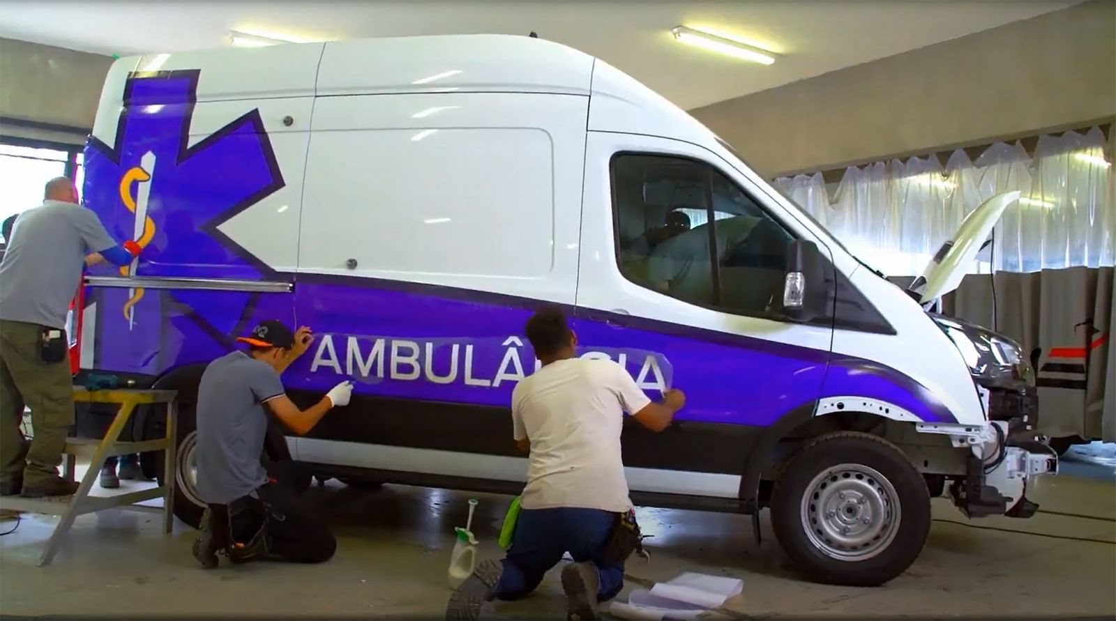 FORD CRIA PADRÕES E DÁ ASSISTÊNCIA AOS TRANSFORMADORES EM PROJETOS DA TRANSIT, foto 1