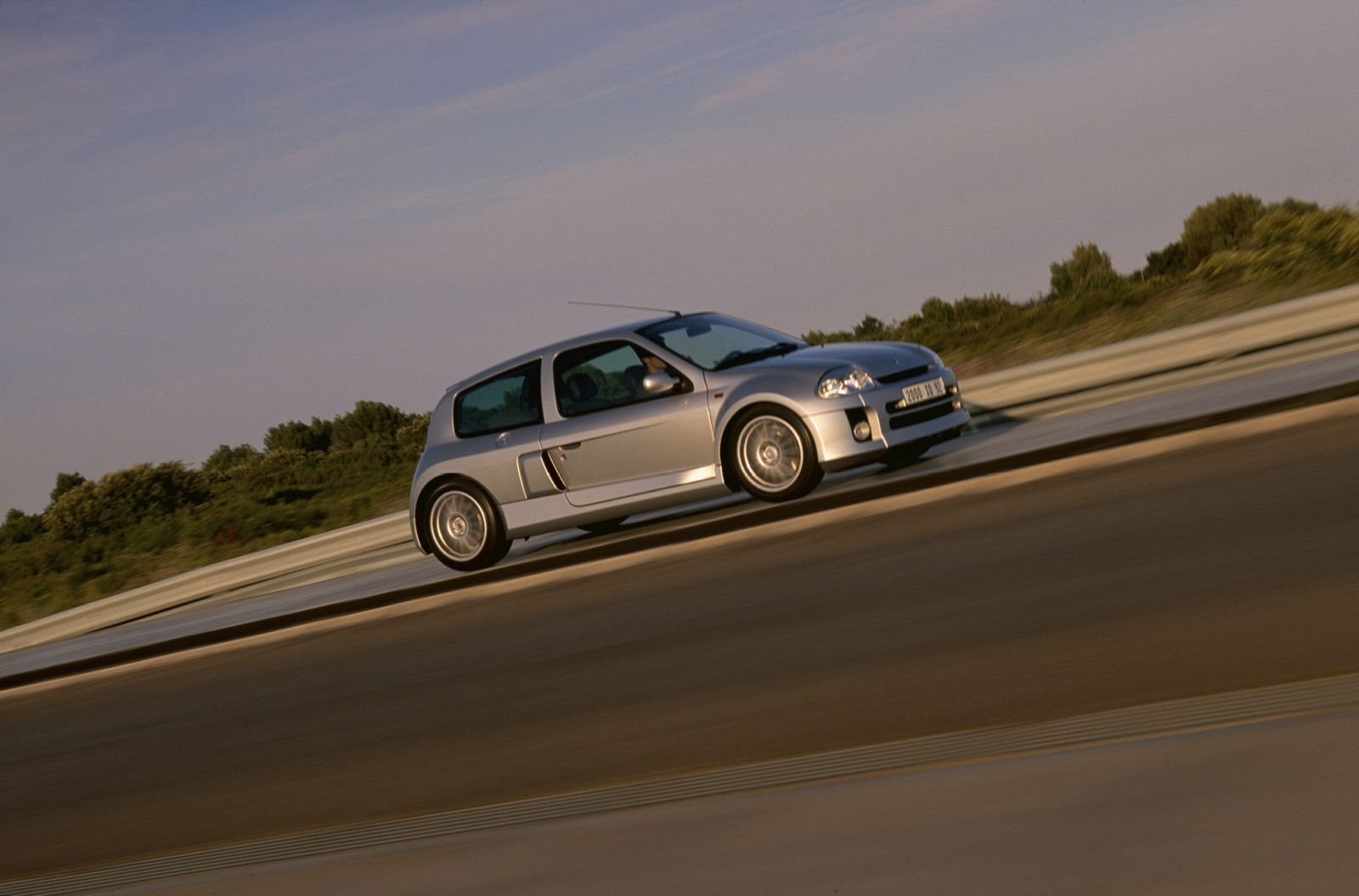 RENAULT SPORT: A PAIXÃO PELOS CARROS DE PRODUÇÃO EM SÉRIE DE ALTA PERFORMANCE, foto 9