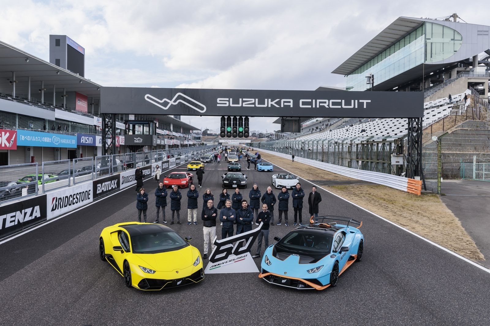 LAMBORGHINI CONSEGUE UM RECORDE MUNDIAL REUNINDO 251 CARROS EM SUZUKA, foto 1