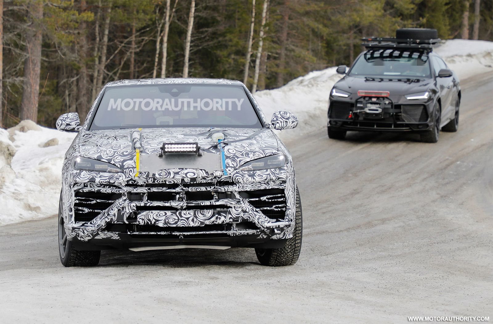 LAMBORGHINI URUS PHEV APARECE EM FOTOS FLAGRANTES COM UMA NOVA FRENTE, foto 1