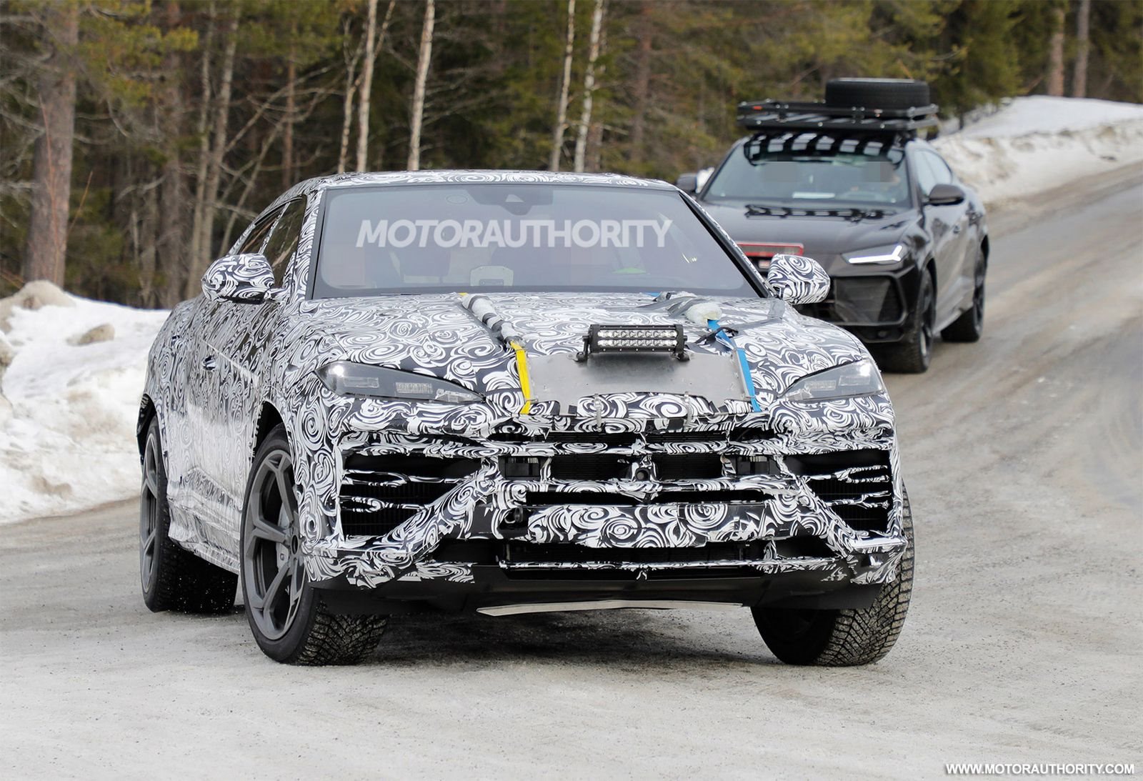 LAMBORGHINI URUS PHEV APARECE EM FOTOS FLAGRANTES COM UMA NOVA FRENTE, foto 2