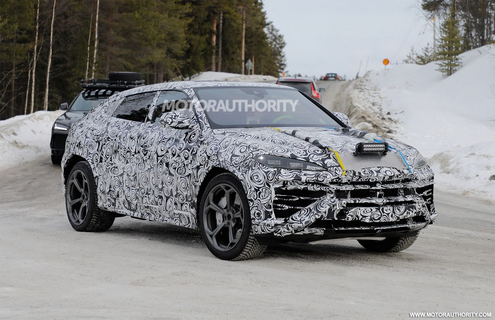 LAMBORGHINI URUS PHEV APARECE EM FOTOS FLAGRANTES COM UMA NOVA FRENTE, foto 3