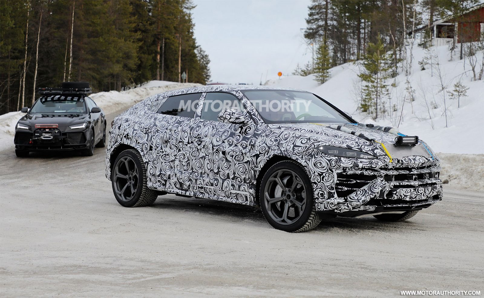 LAMBORGHINI URUS PHEV APARECE EM FOTOS FLAGRANTES COM UMA NOVA FRENTE, foto 4