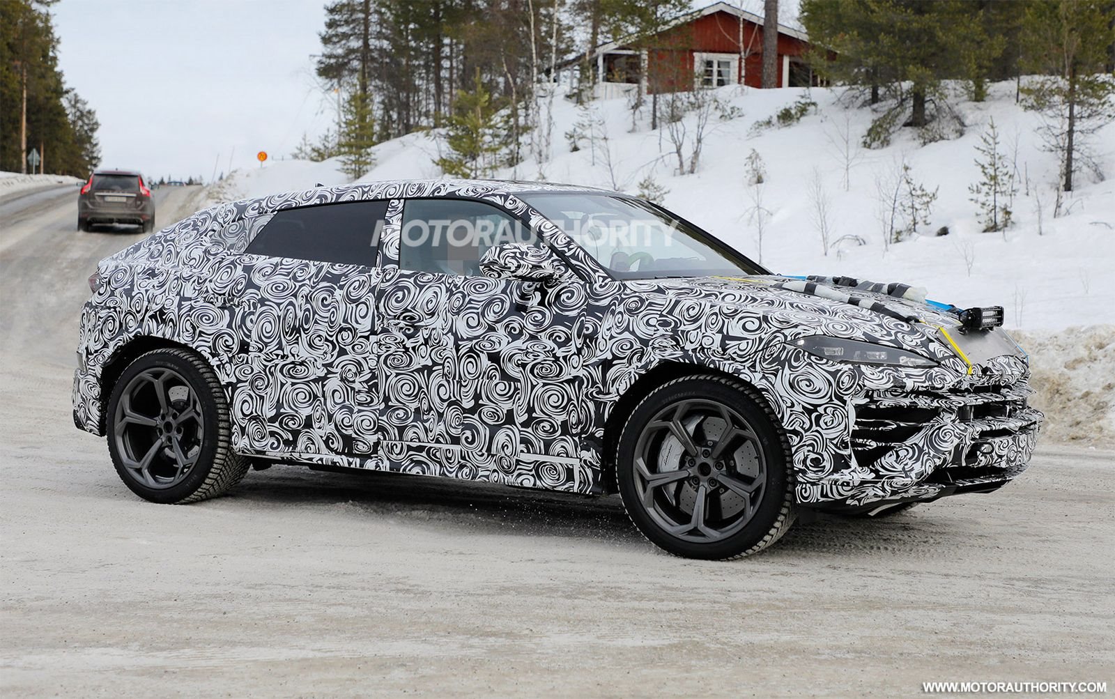 LAMBORGHINI URUS PHEV APARECE EM FOTOS FLAGRANTES COM UMA NOVA FRENTE, foto 5