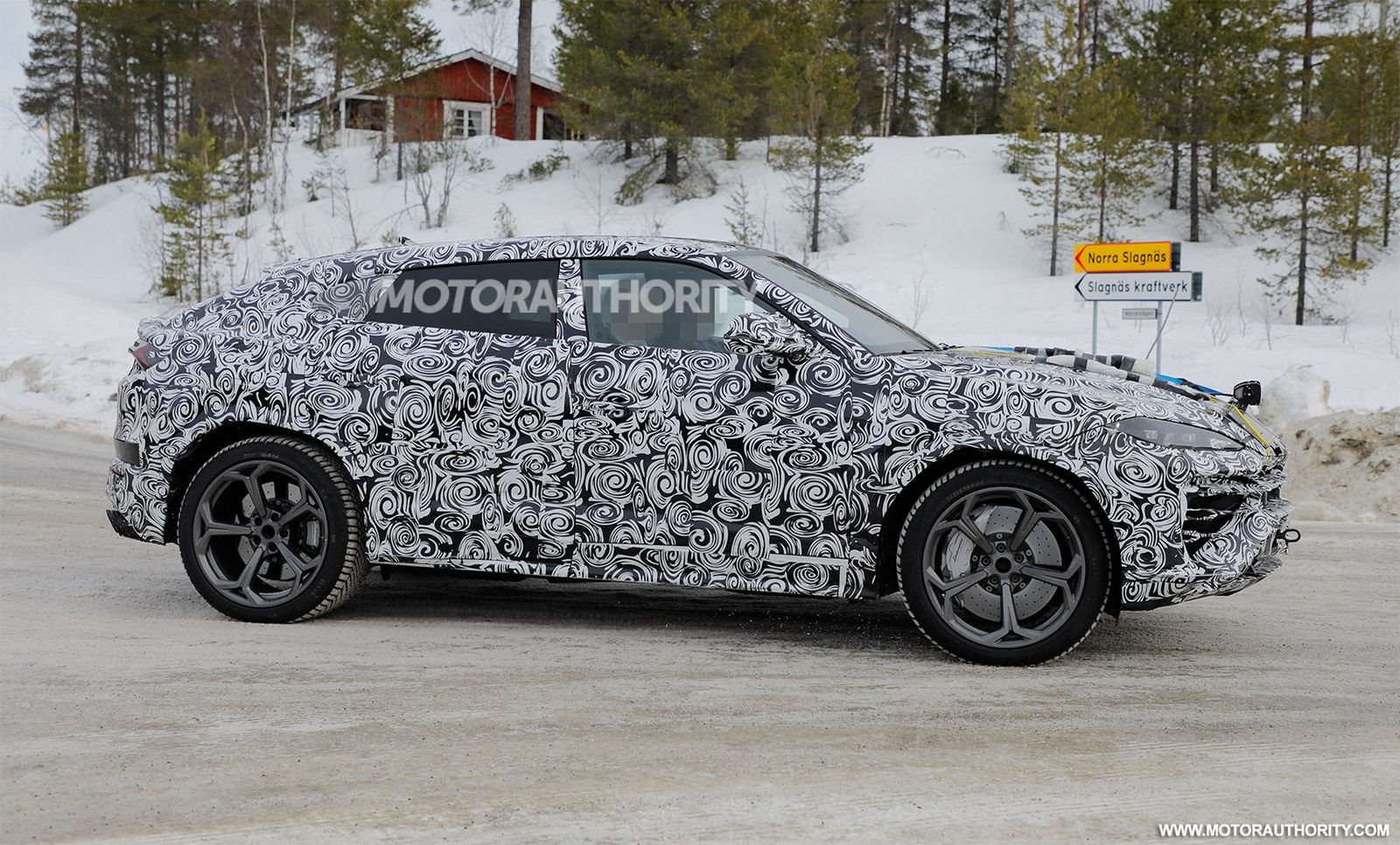 LAMBORGHINI URUS PHEV APARECE EM FOTOS FLAGRANTES COM UMA NOVA FRENTE, foto 6