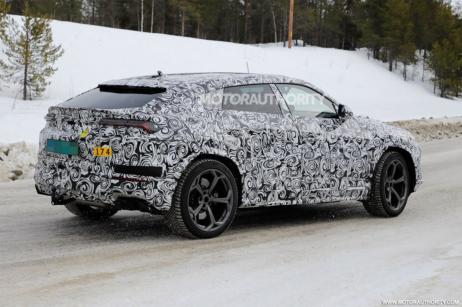 LAMBORGHINI URUS PHEV APARECE EM FOTOS FLAGRANTES COM UMA NOVA FRENTE, foto 9