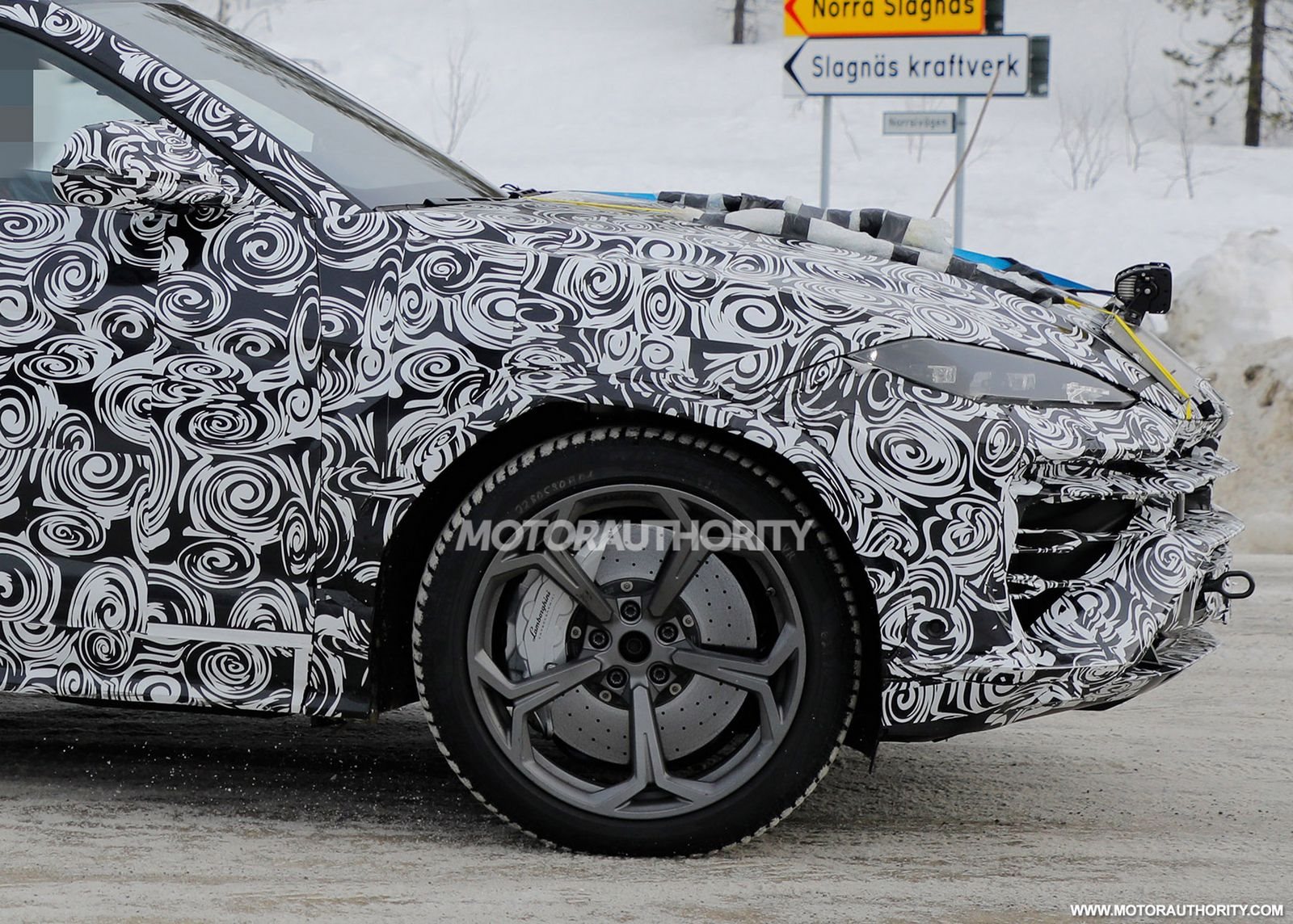 LAMBORGHINI URUS PHEV APARECE EM FOTOS FLAGRANTES COM UMA NOVA FRENTE, foto 15