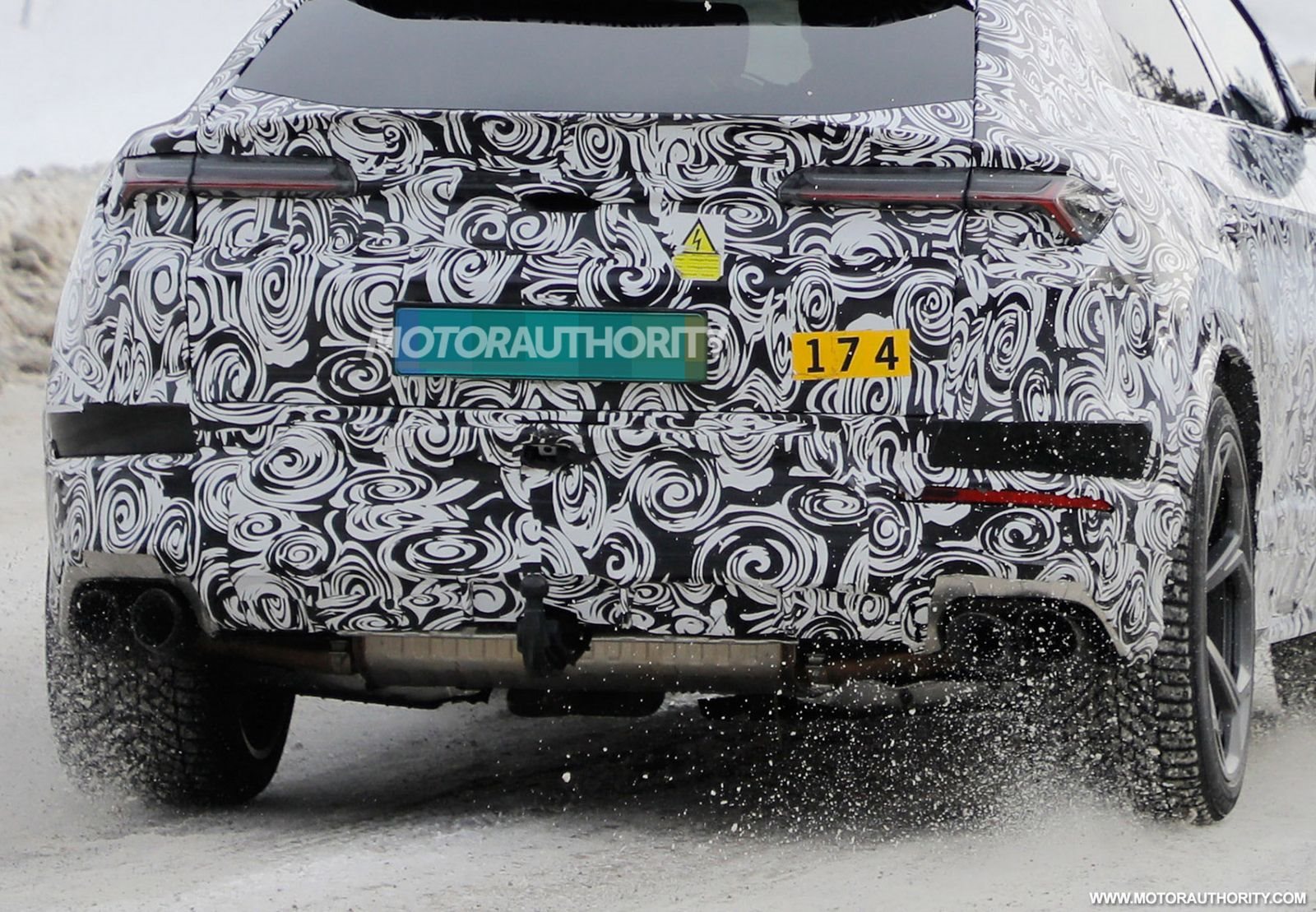 LAMBORGHINI URUS PHEV APARECE EM FOTOS FLAGRANTES COM UMA NOVA FRENTE, foto 16