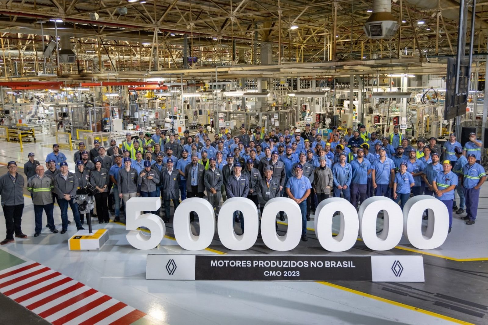 RENAULT COMEMORA A PRODUÇÃO DE 5 MILHÕES DE MOTORES NO BRASIL, foto 1